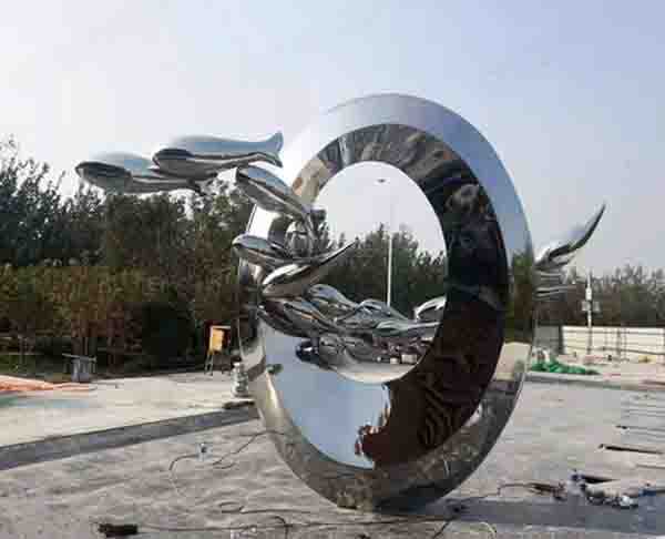 天津市路劲某楼盘门前广场水景不锈钢圆环雕塑