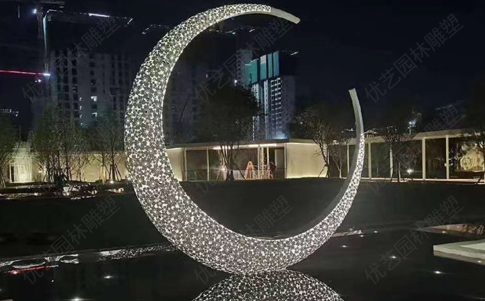 不锈钢镂空圆环雕塑